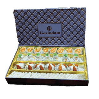 Box 900g - Kaju Kalash, Badam Laddu, Katli & Honeydew