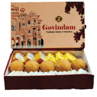 Box 500g - Kaju Katli, Besan Laddu, Khoya Kesar Barfi & Moong Dal Barfi